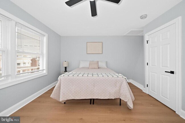 Building Photo - 504 W 26th St