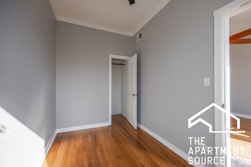 Building Photo - 2110 W Division St