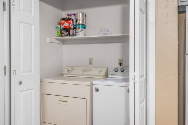 Building Photo - 805 San Pedro Dr