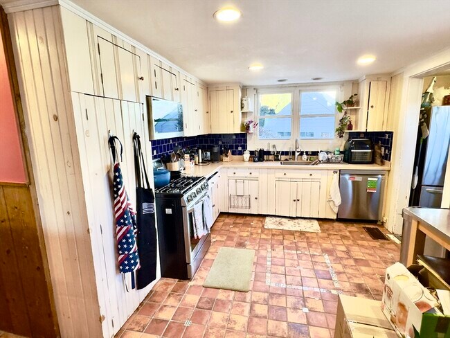 Building Photo - 8 Fox Point Rd