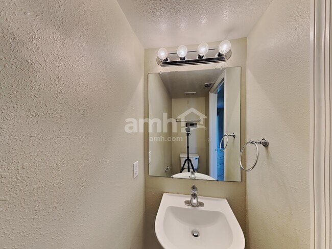 Building Photo - 17003 Odessa Dr