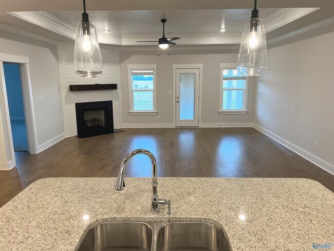 Building Photo - 142 Rugby Dr