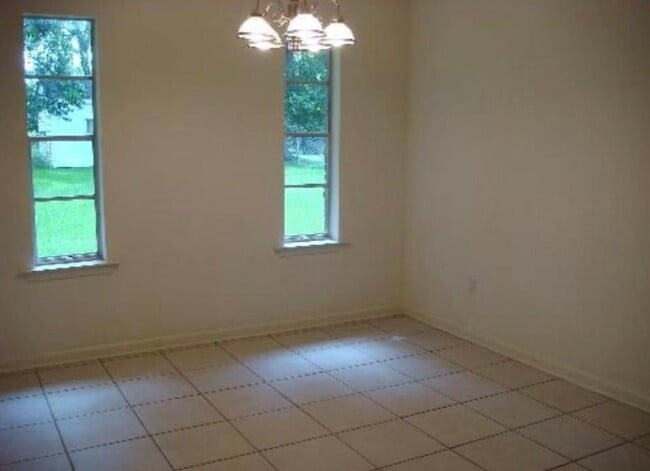 Building Photo - 208 Maryland Dr