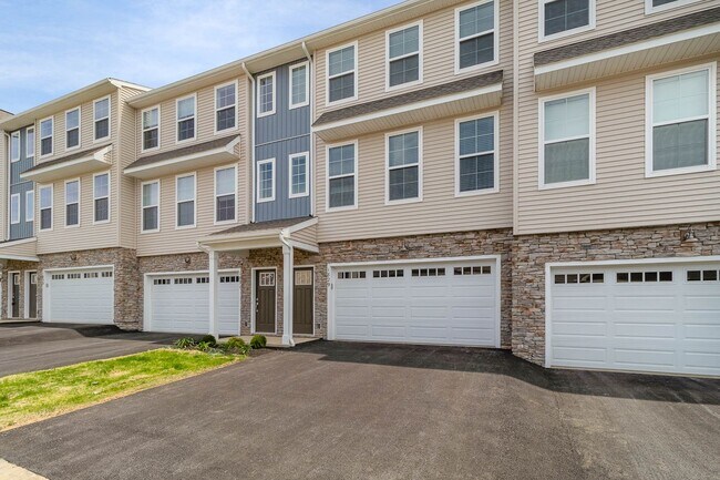 Building Photo - 1829 Shady Ln