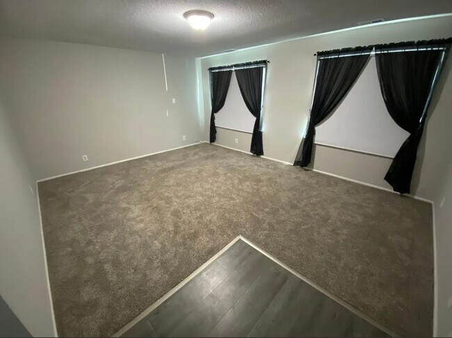 Building Photo - Cozy 4 Bedroom Single-Family