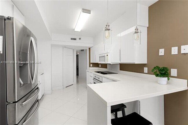 Building Photo - 3640 Yacht Club Dr