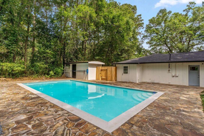 Building Photo - 3333 Meadow Hill Rd