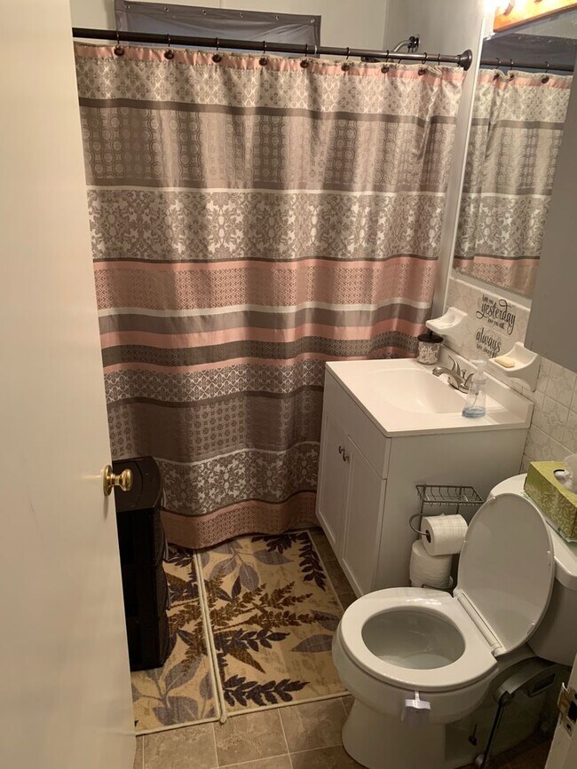 Building Photo - 3-4 Bedroom 1 Bath cape with garage in Liverpool Schools