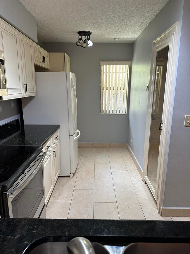 Building Photo - 14905 Wedgefield Dr