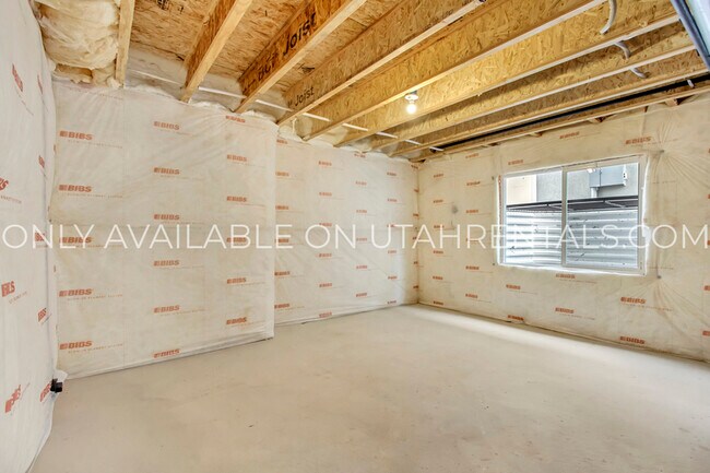 Building Photo - 4283 W Gate Keeper Dr