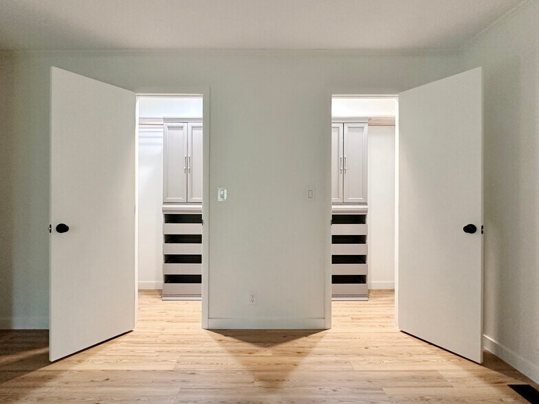 Primary closets - 4700 Joseph Michael Ct