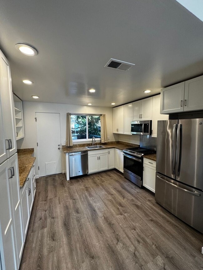 Primary Photo - Gorgeous Updated 3-Bedroom Townhome in Pri...