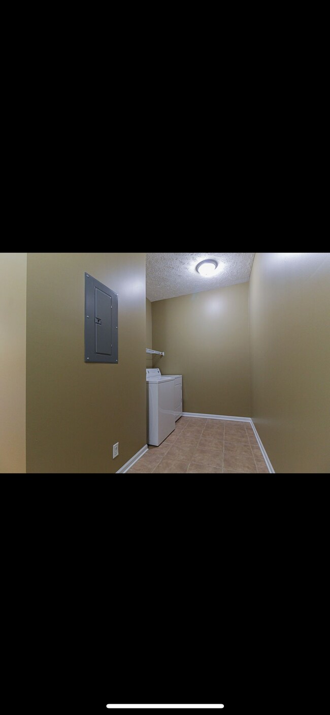 Building Photo - 5523 Sandhutton Ct