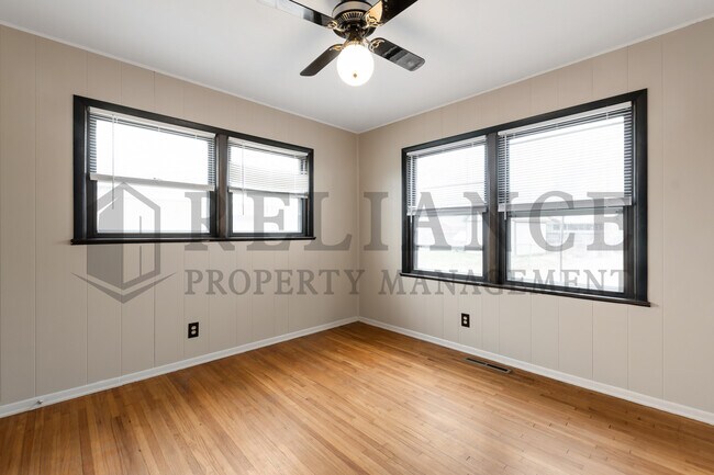 Building Photo - 3401 S Walnut St