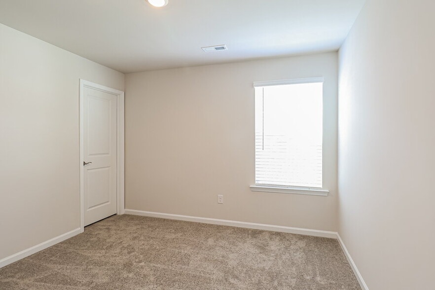 Building Photo - 1613 Swallow Tail Dr