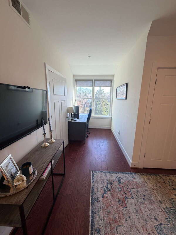 Building Photo - 1107 S Walter Reed Dr