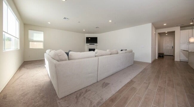 Building Photo - Beautiful 3-Bedroom, 2.5-Bathroom Home for...