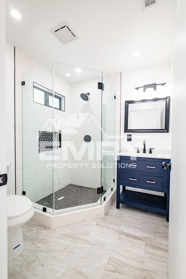 Building Photo - Amazing Deal 3 Bed 2 Bath House 1/2 Month ...
