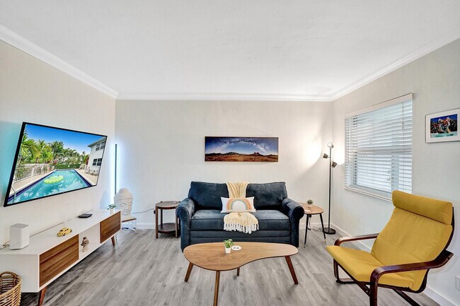 Building Photo - 417 NE 17th Ave