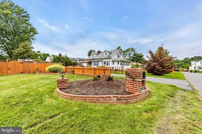 Building Photo - 8604 Woodlawn Ct