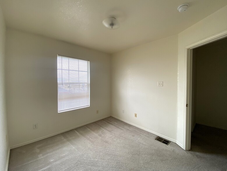 Building Photo - 4200 Deek Dr