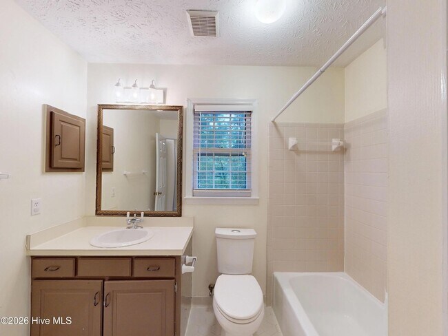 Building Photo - 464 Summerlea Dr