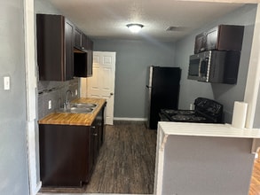 Building Photo - 311 Glamis Ave