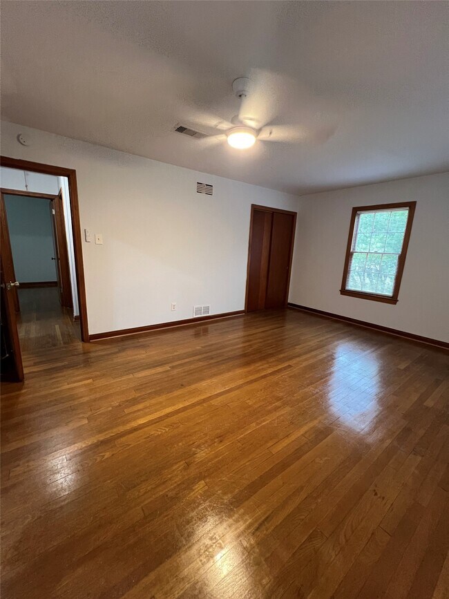 Building Photo - 4711 Avenue R 1/2 Ave