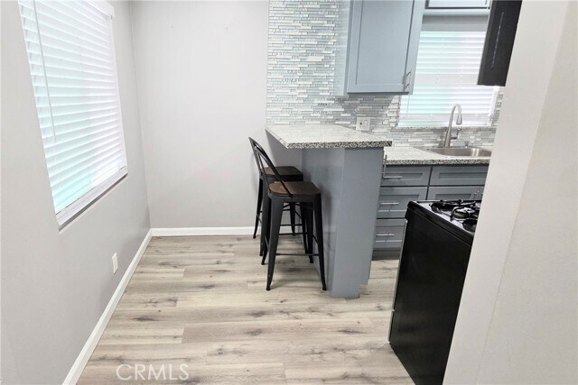 Building Photo - 10527 Western Ave