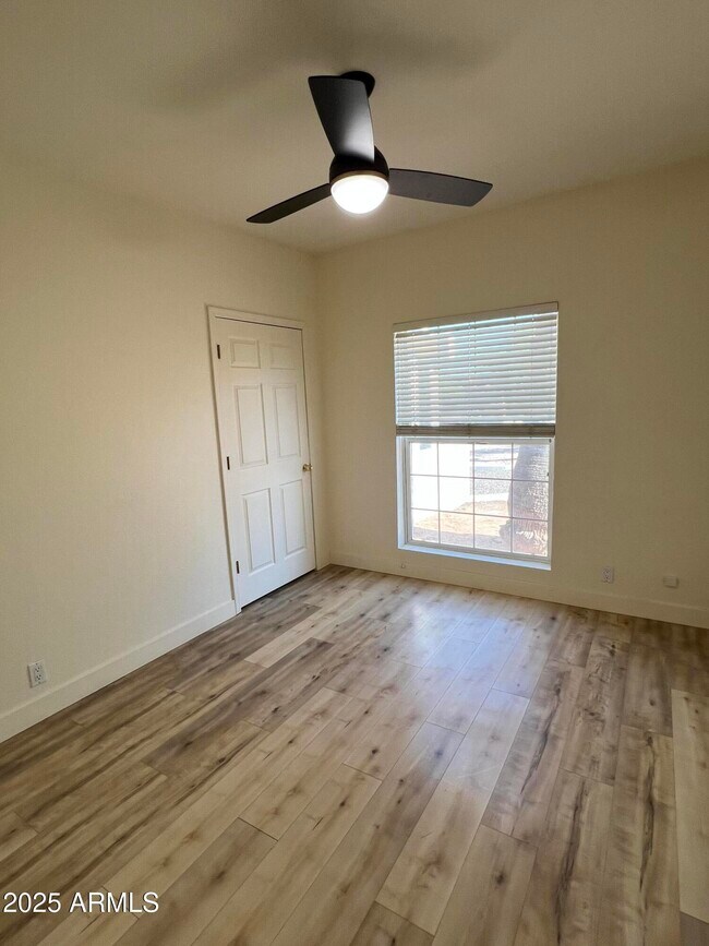 Building Photo - 4847 E Calle de Las Estrellas Rd