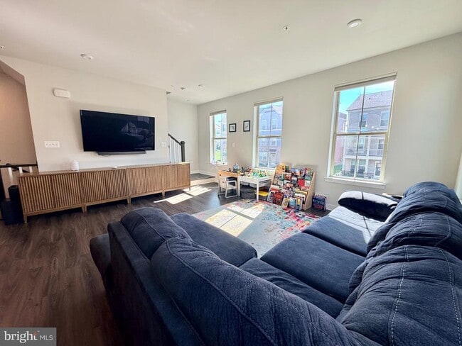 Building Photo - 8627 Satinwood Dr