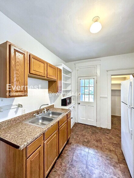 Building Photo - 3114 Barton Ave