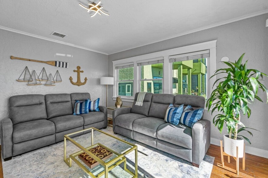 Building Photo - 2452 Union St