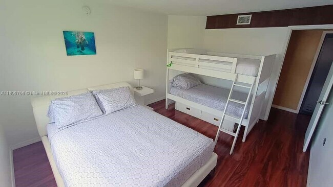 Building Photo - 19999 E Country Club Dr