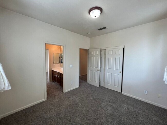 Building Photo - 2912 Medinah Way