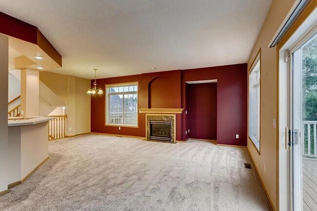 Building Photo - Bright End-Unit 2BD Townhome with Fireplace, Deck & Big Bedrooms