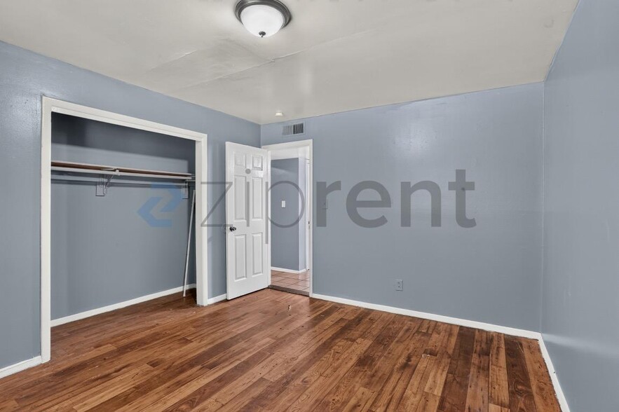 Building Photo - Unit A6