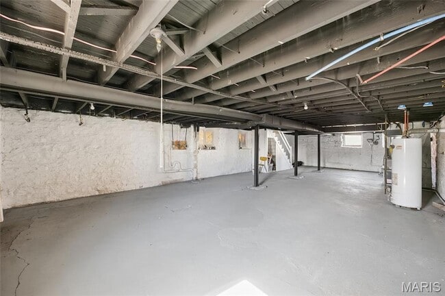 Building Photo - 816 McLaran Ave