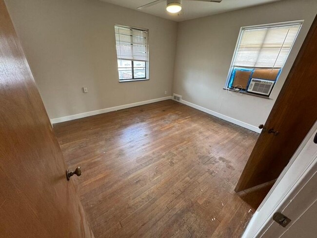 Building Photo - 18 N Huron Ave