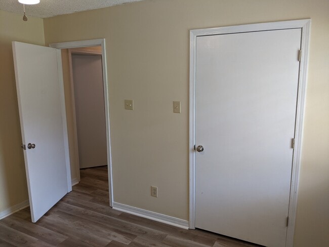 Building Photo - 1406 Hartje Ln