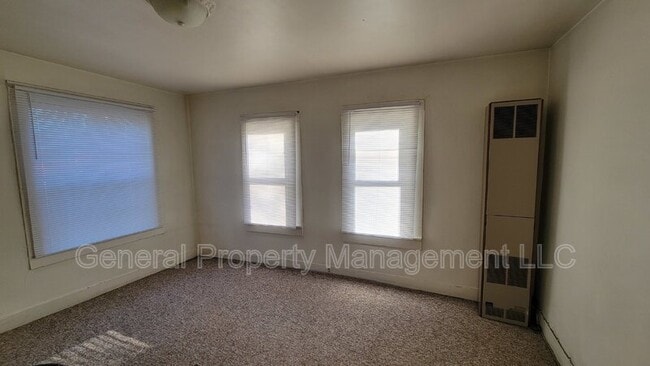 Building Photo - 1563 E Madison St
