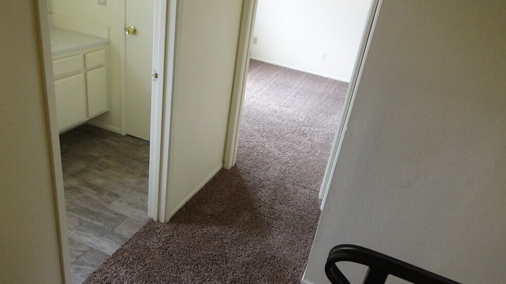 2nd floor hallway - 712 Summerwood Ln