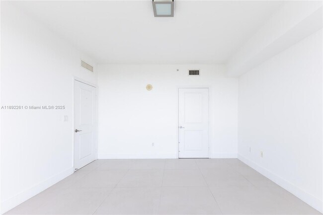 Building Photo - 7900 Harbor Island Dr