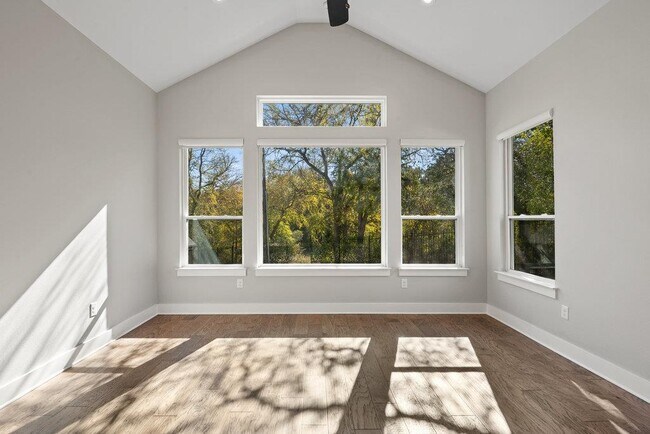 Building Photo - 3018 Sunridge Dr