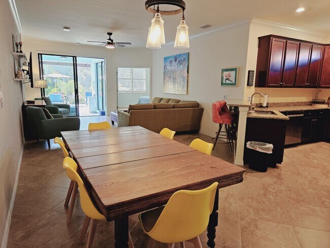 Building Photo - Annual Furnished Pet Friendly Twin Villa l...