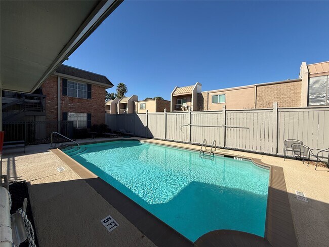 Building Photo - 1223 Augusta Dr