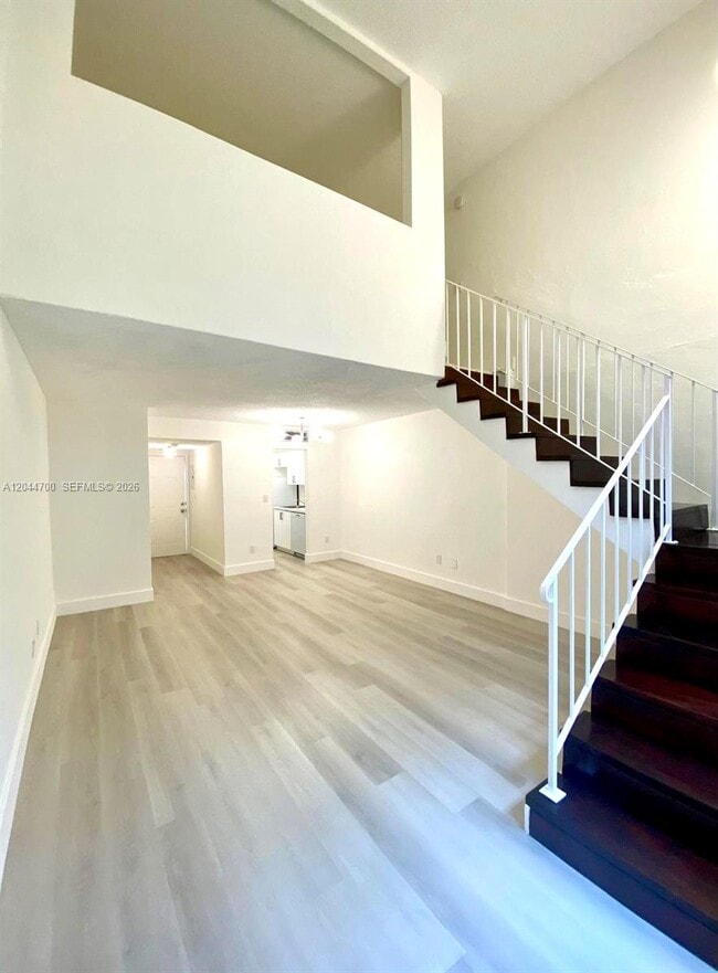Building Photo - 10901 N Kendall Dr
