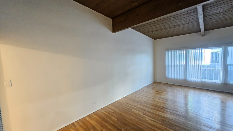 Building Photo - 11032 Moorpark St