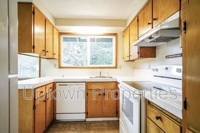 Building Photo - 9370 SW Killarney Ln