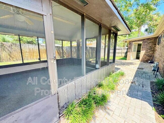 Building Photo - 733 Beach Dr